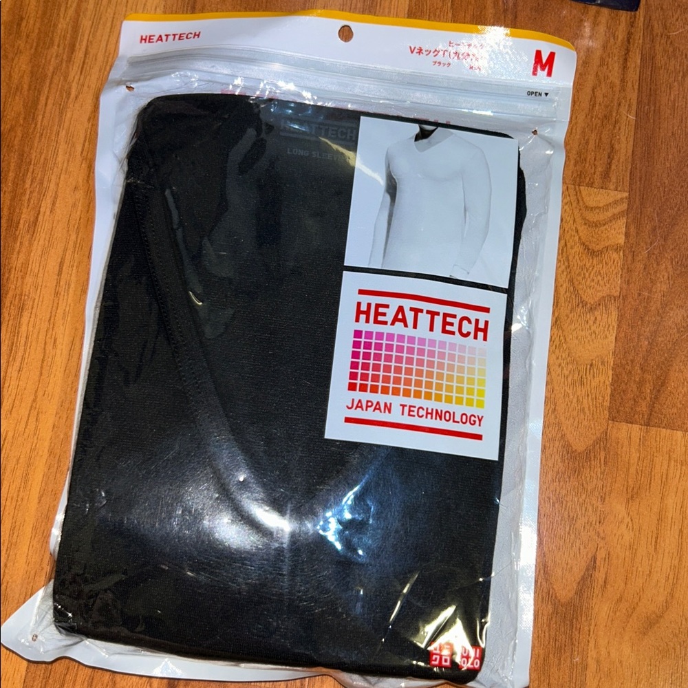MEN’S NWT Uniqlo Heattech V-Neck 3/4 Sleeve Tee